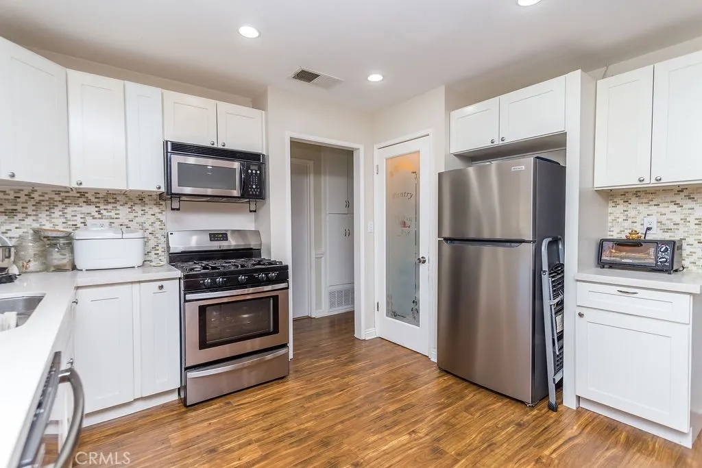 891 S State, Hemet, California 92543 home-pic-3